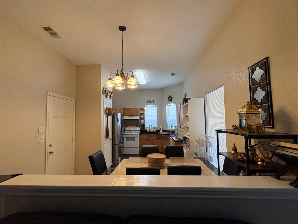 304 W Glen Meadow Drive Property Photo 3