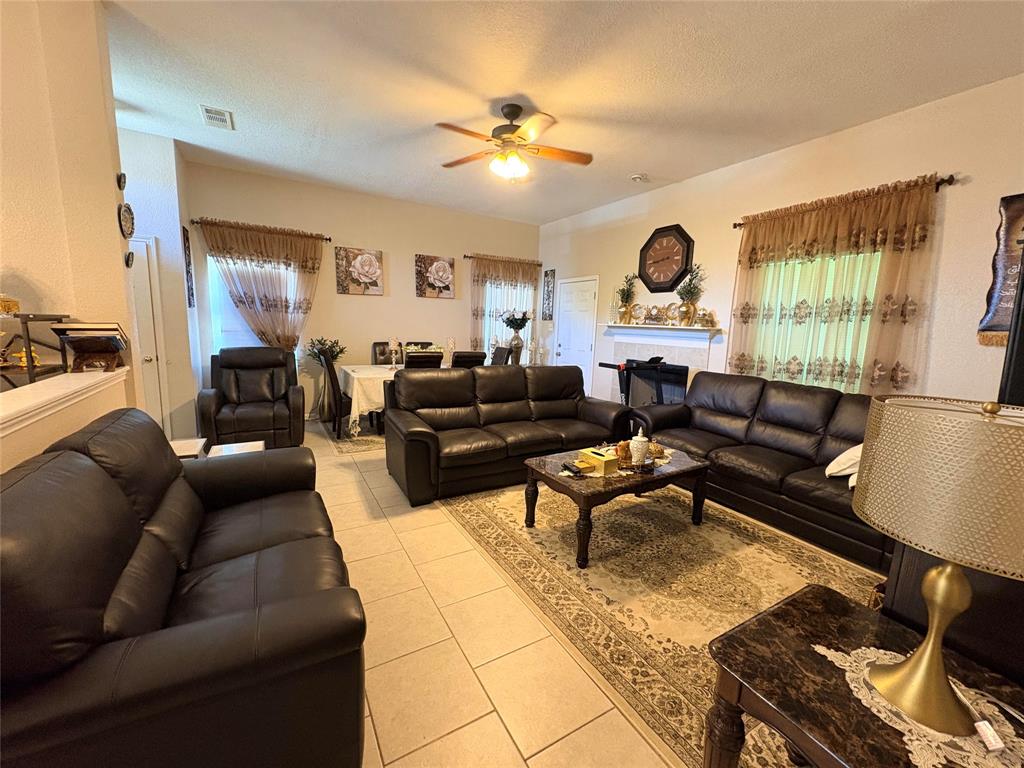 304 W Glen Meadow Drive Property Photo 4