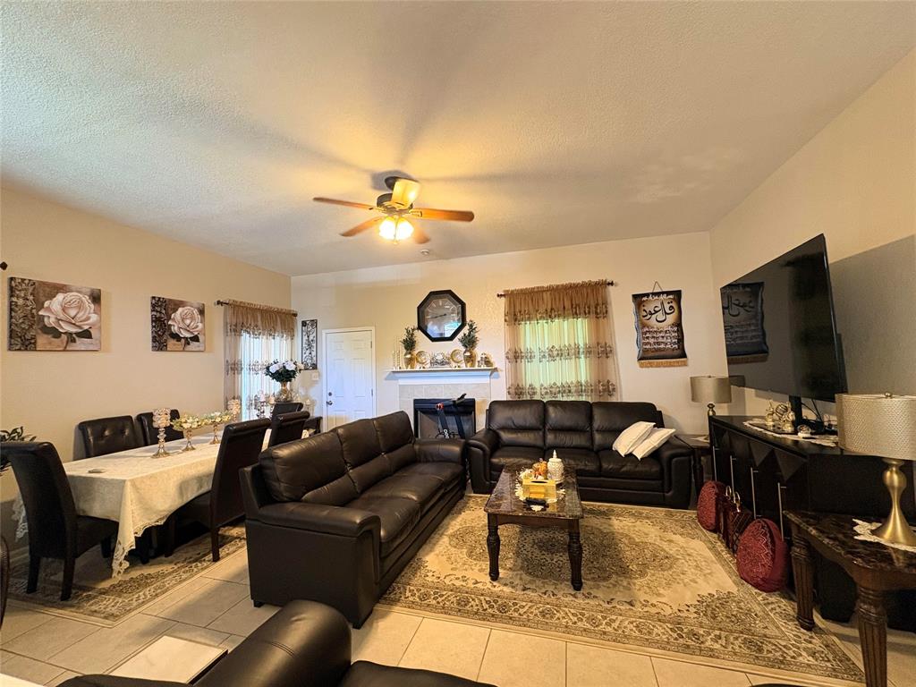 304 W Glen Meadow Drive Property Photo 5