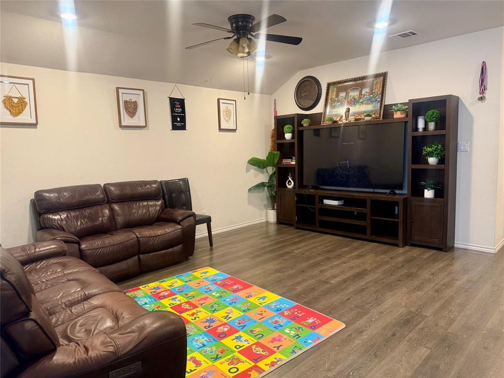 2900 Peony Drive Property Photo 4