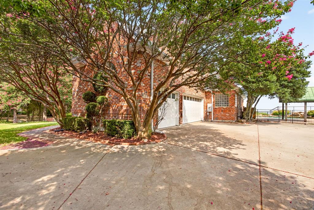 616 Redbud Court Property Photo 4