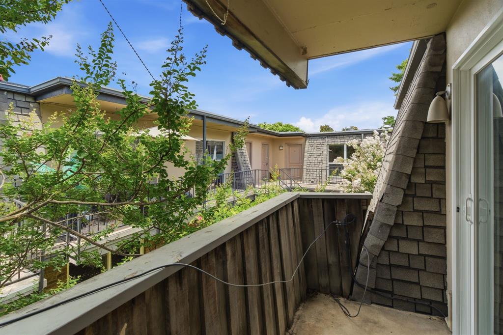 4112 Bowser Avenue 205 Property Photo 1