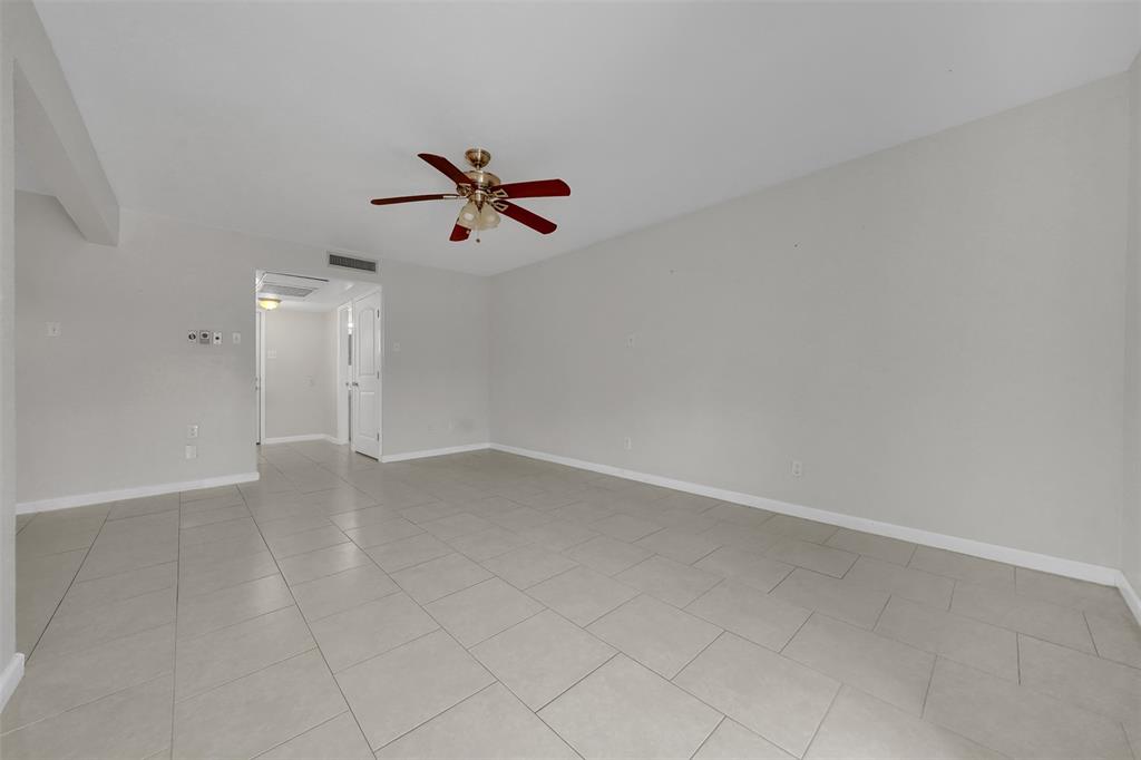 1817 E Grauwyler Road 158 Property Photo 4