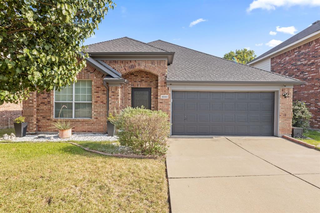 4849 Summer Oaks Lane Property Photo 1