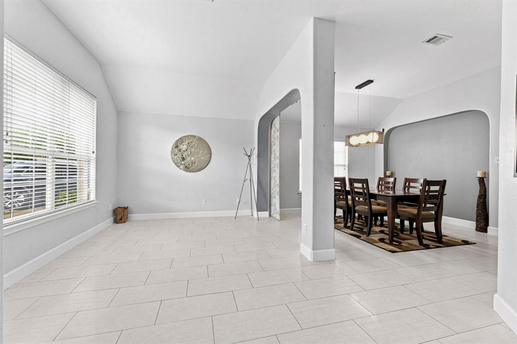 4849 Summer Oaks Lane Property Photo 4