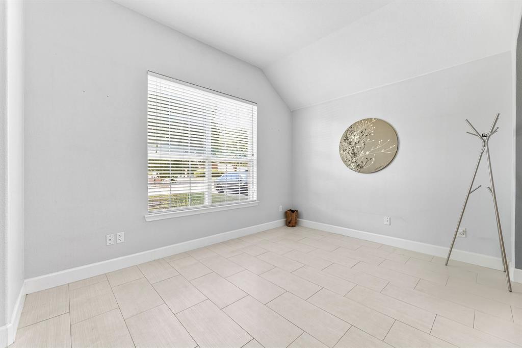 4849 Summer Oaks Lane Property Photo 6
