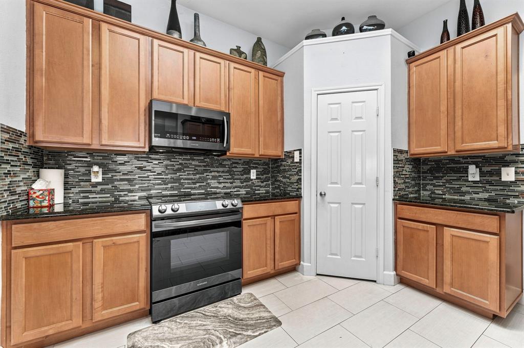 4849 Summer Oaks Lane Property Photo 15