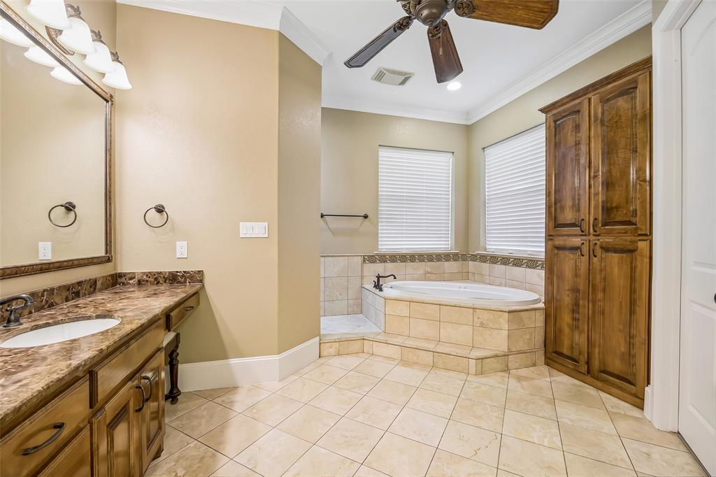 826 Cimmarron Bay Drive Property Photo 17