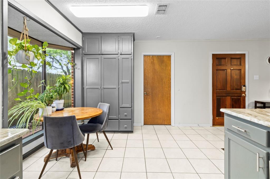 4 Circle Drive Property Photo 3