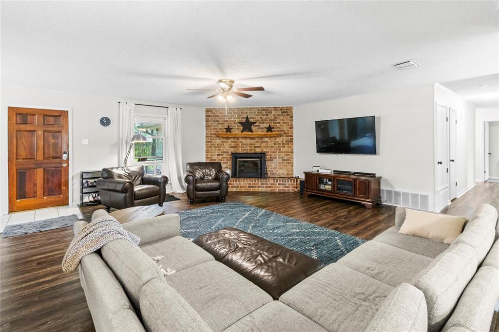 4 Circle Drive Property Photo 4