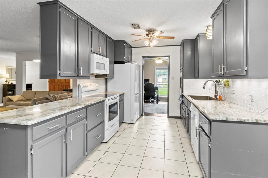 4 Circle Drive Property Photo 8