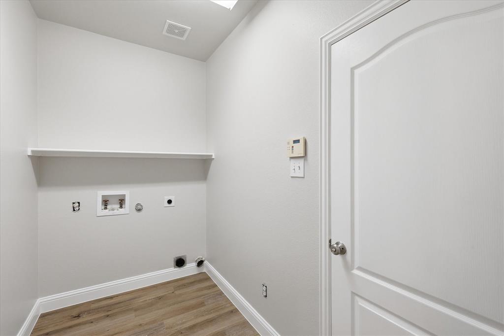 1581 Meadows Avenue Property Photo 25