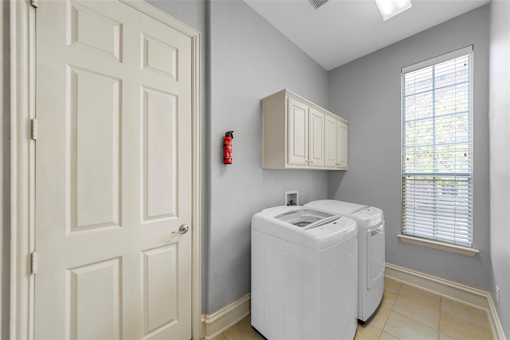 2447 Blackstone Drive Property Photo 17
