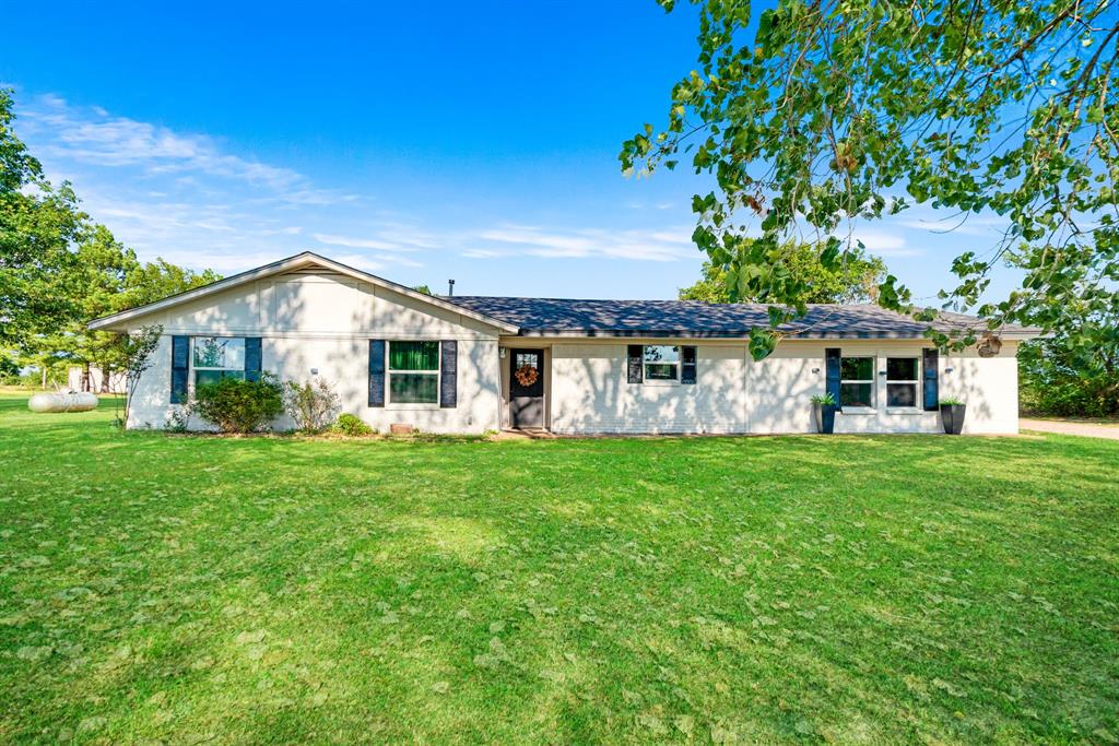 4237 Farm Road 196 Property Photo 1