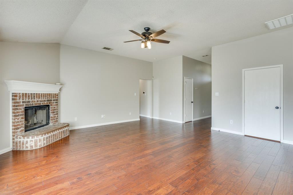 400 Bretts Way Property Photo 4
