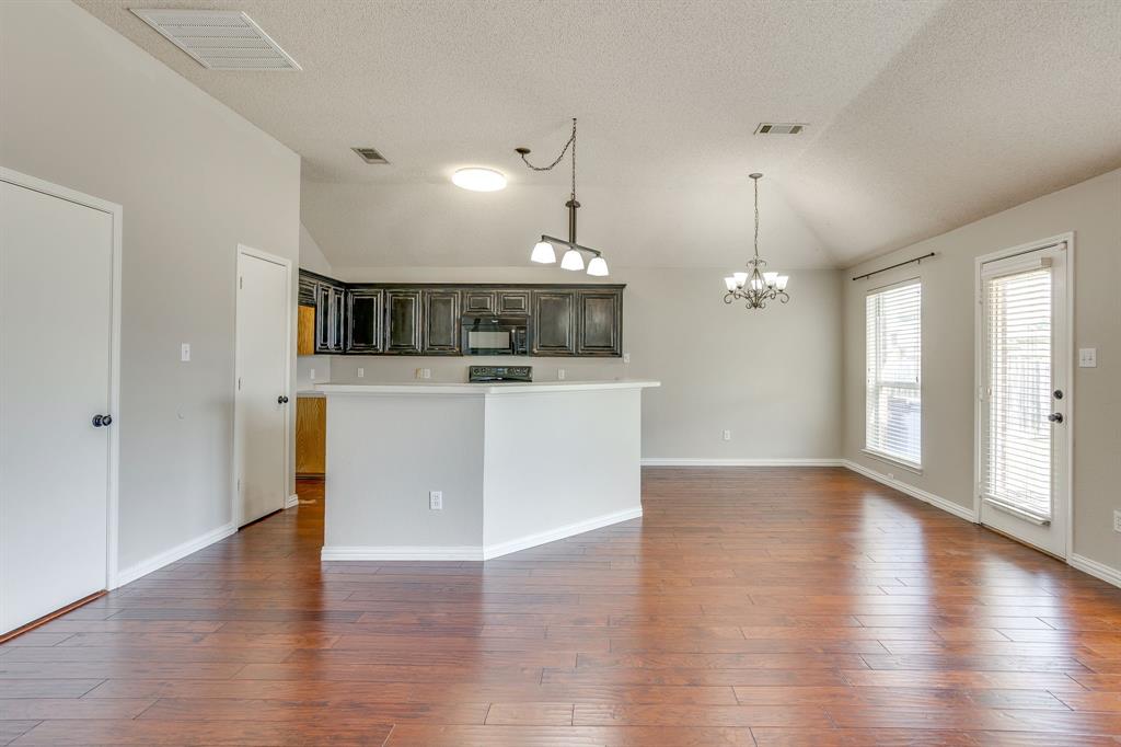 400 Bretts Way Property Photo 6