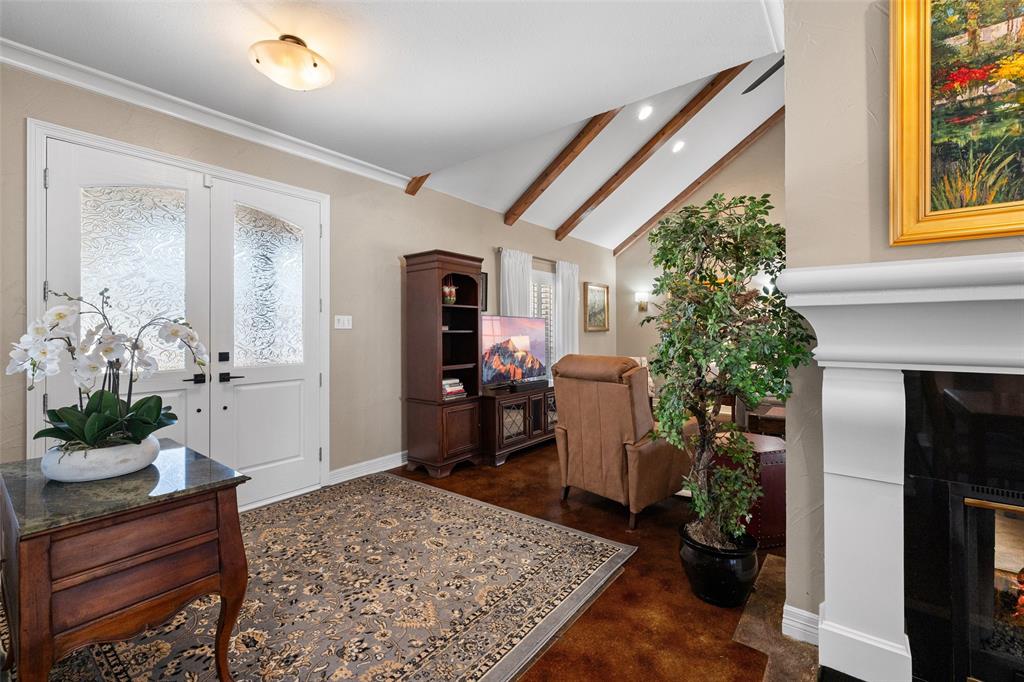 8903 Ravenswood Road Property Photo 4