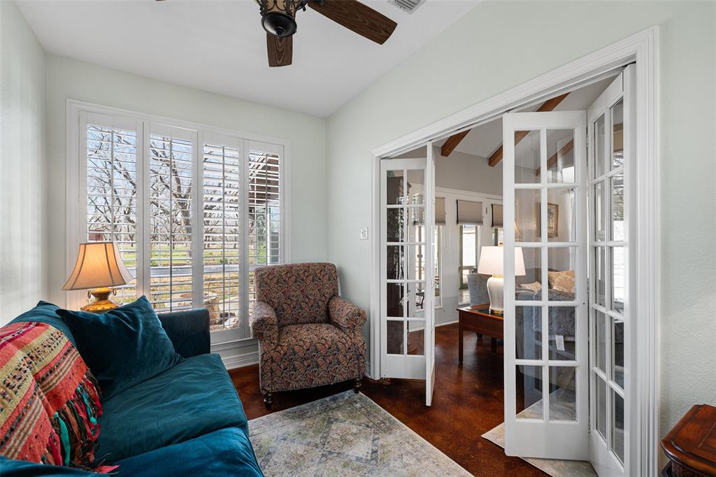 8903 Ravenswood Road Property Photo 7