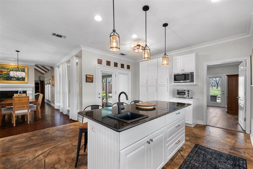 8903 Ravenswood Road Property Photo 15