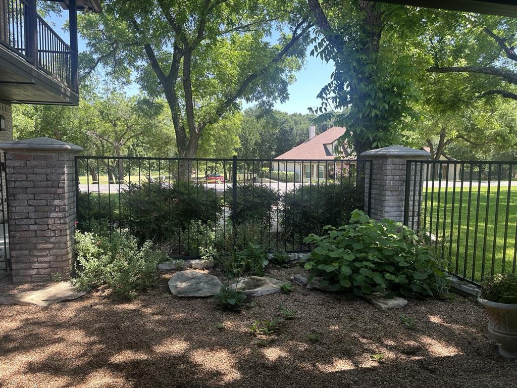 8903 Ravenswood Road Property Photo 32