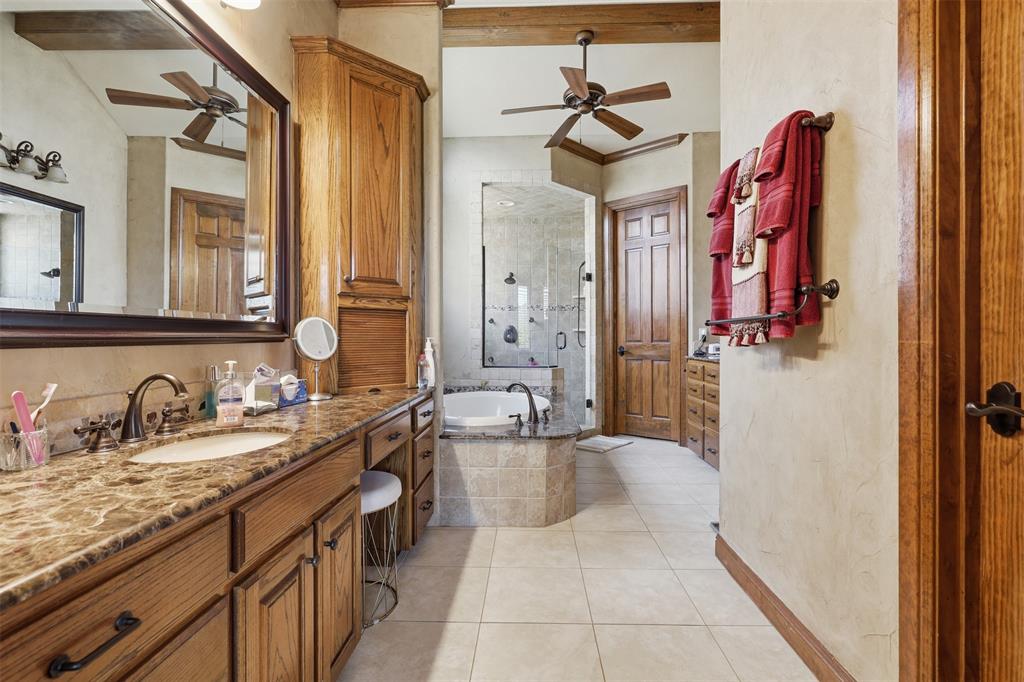 2606 Waters Edge Drive Property Photo 16