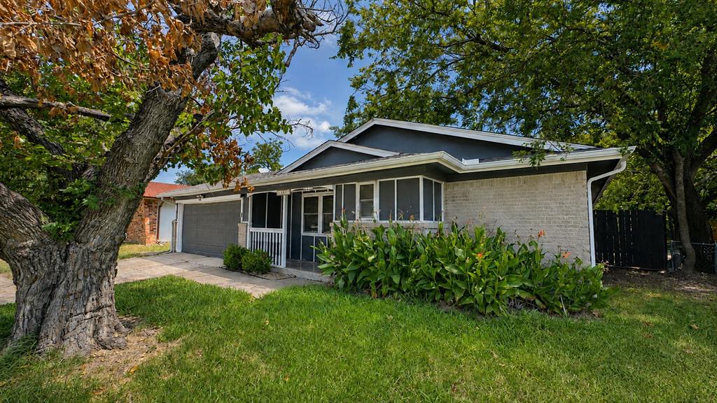 809 Memorial Drive Property Photo 1