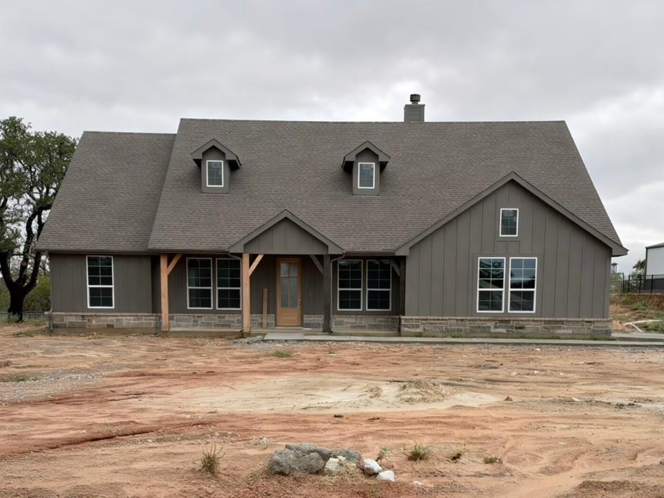205 Oak Grove Way Property Photo 1
