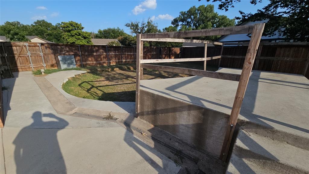 833 James Street Property Photo 6