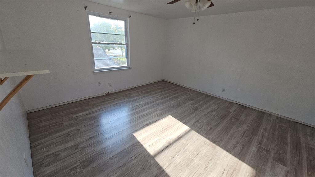 833 James Street Property Photo 25
