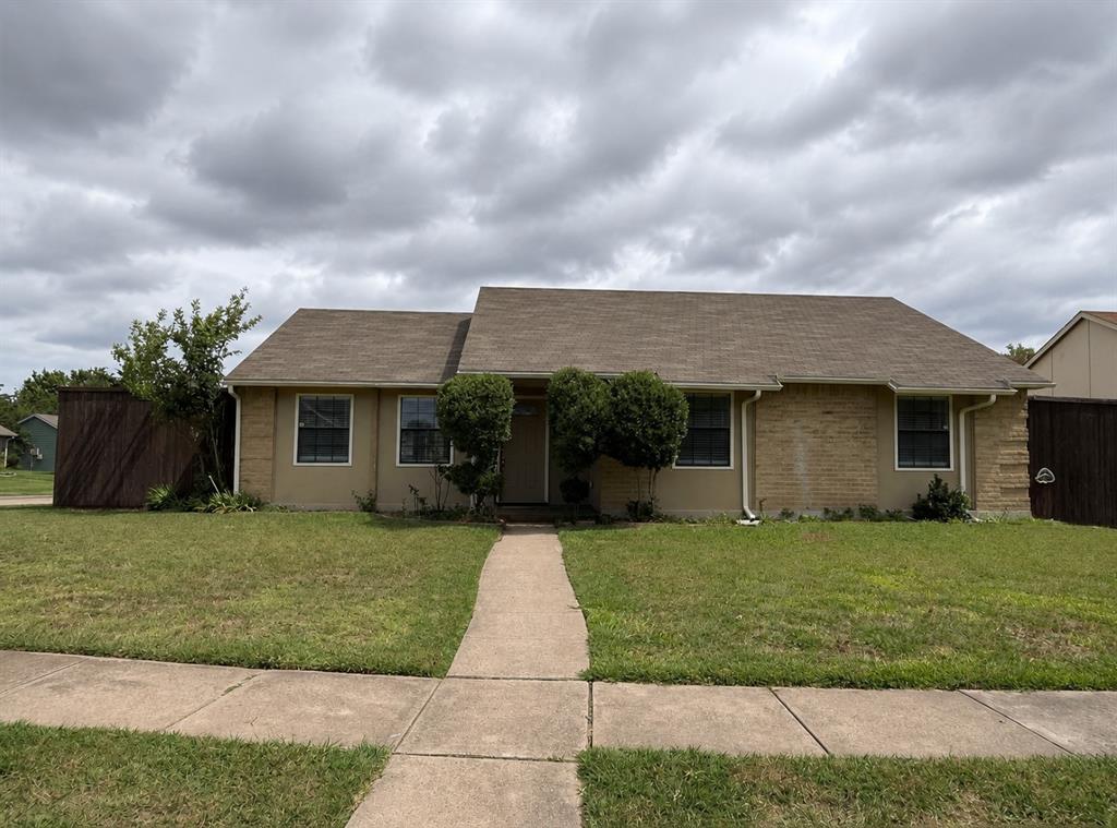 515 English Oak Street Property Photo 1