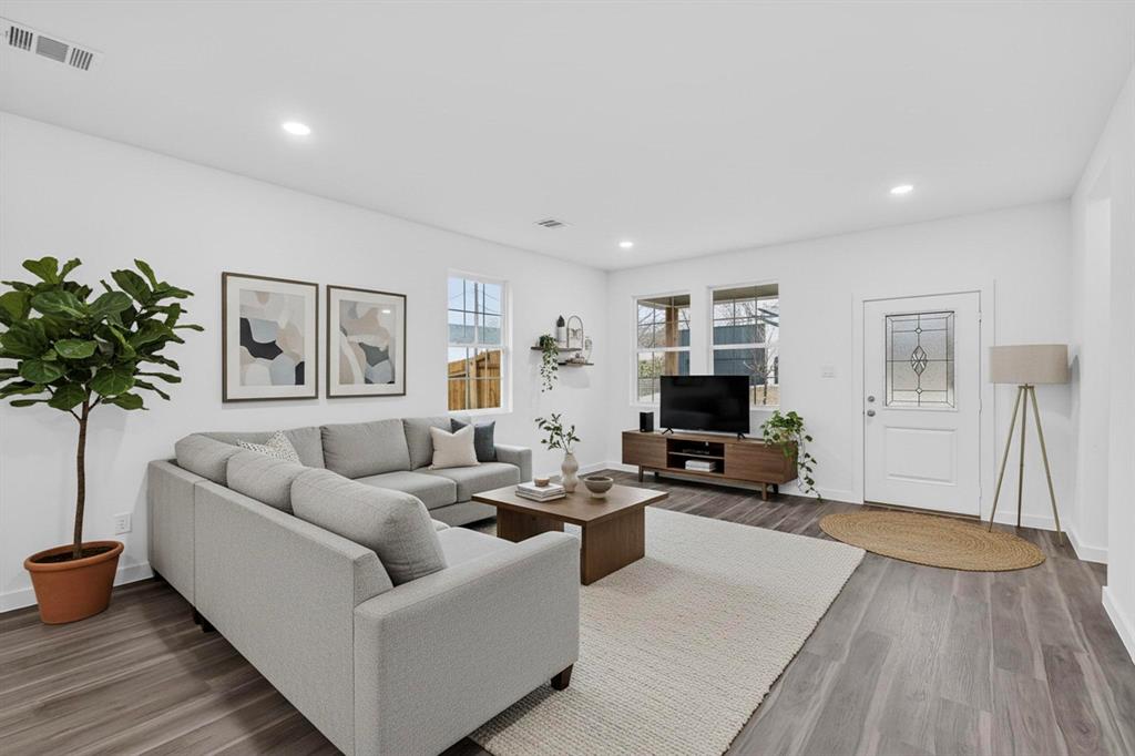 4523 Metropolitan Avenue Property Photo 4