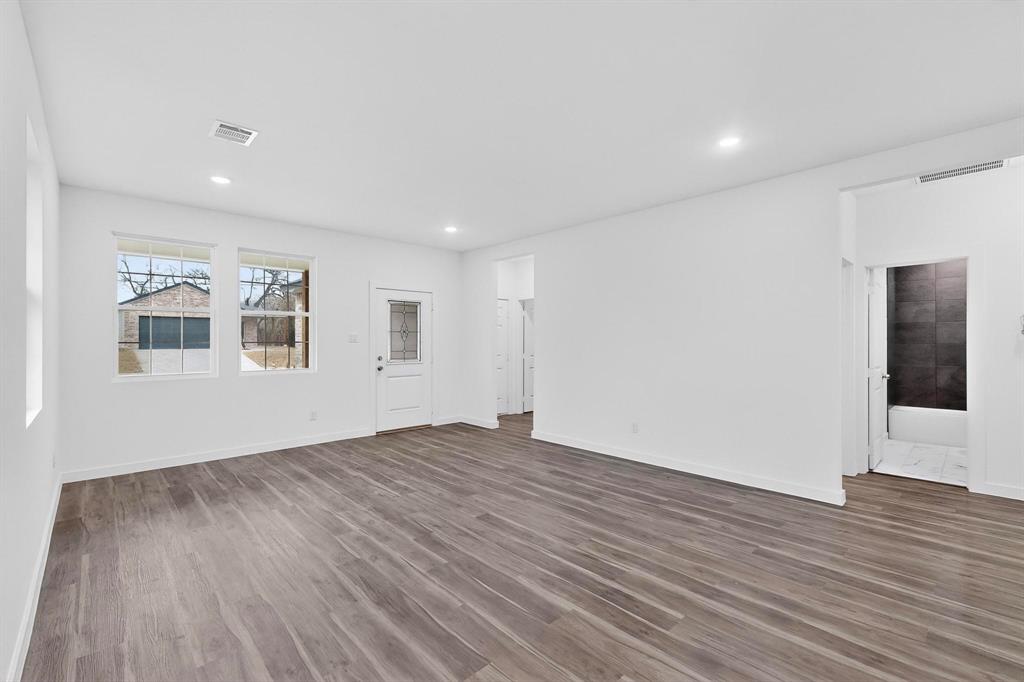 4523 Metropolitan Avenue Property Photo 7
