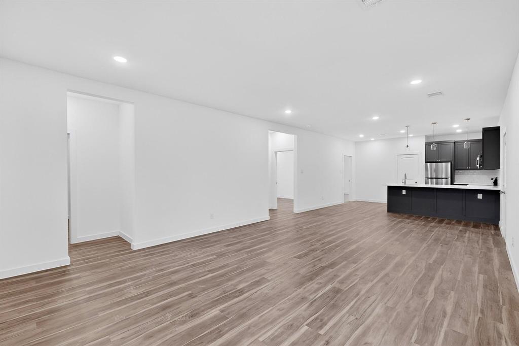 4523 Metropolitan Avenue Property Photo 8