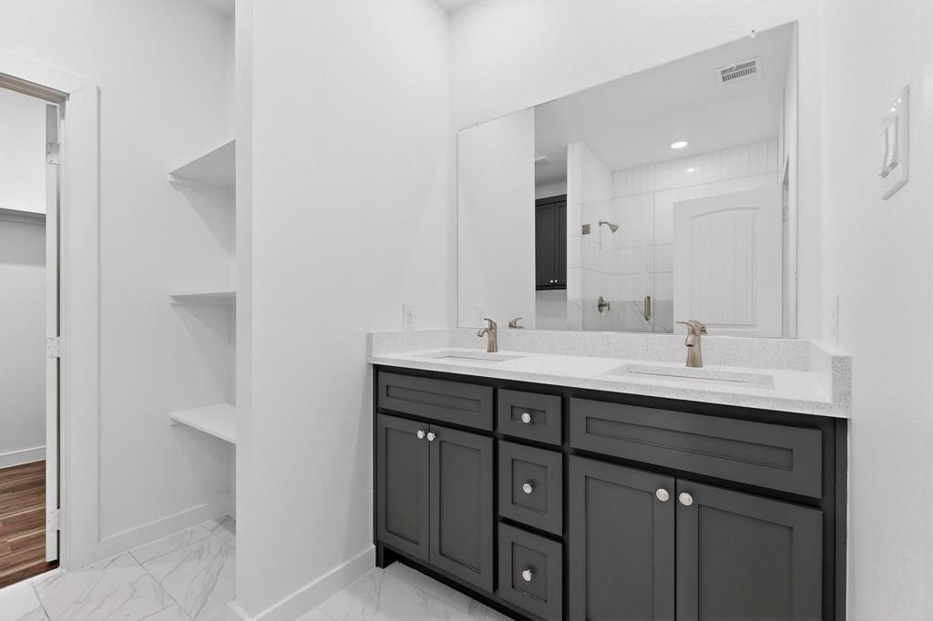 4523 Metropolitan Avenue Property Photo 10