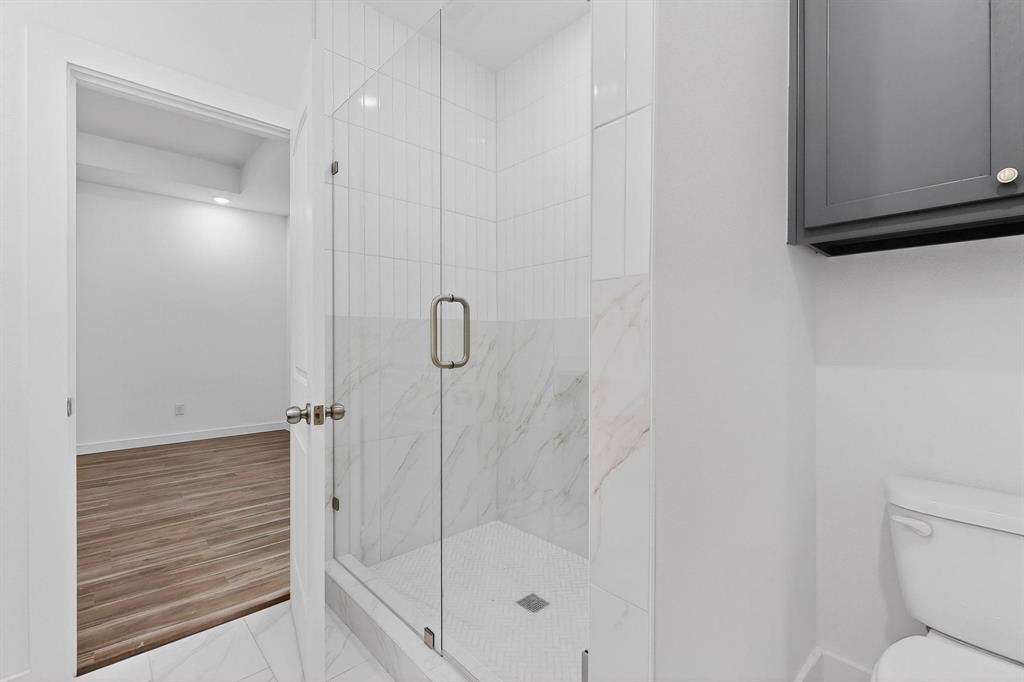 4523 Metropolitan Avenue Property Photo 11