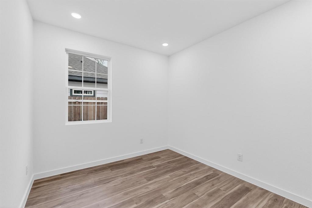 4523 Metropolitan Avenue Property Photo 12