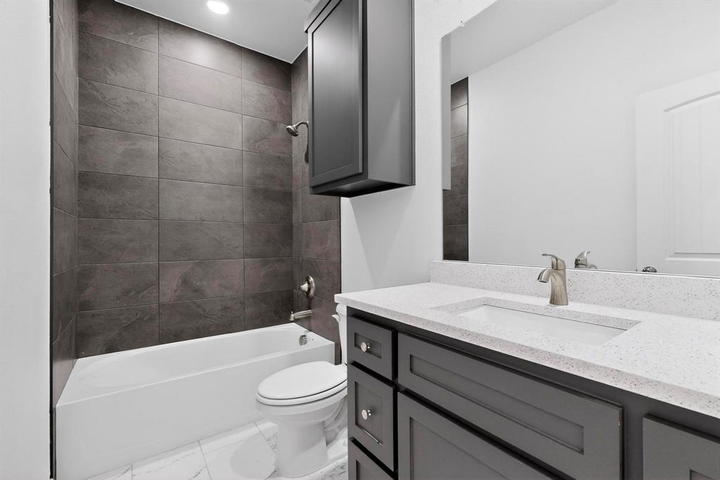 4523 Metropolitan Avenue Property Photo 13
