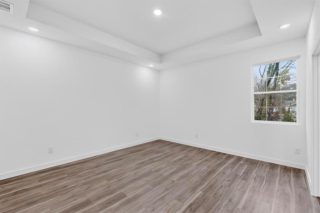 4523 Metropolitan Avenue Property Photo 14