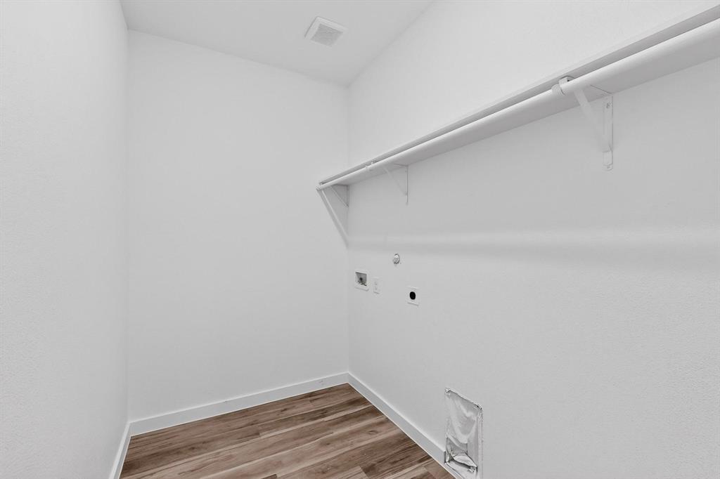 4523 Metropolitan Avenue Property Photo 15