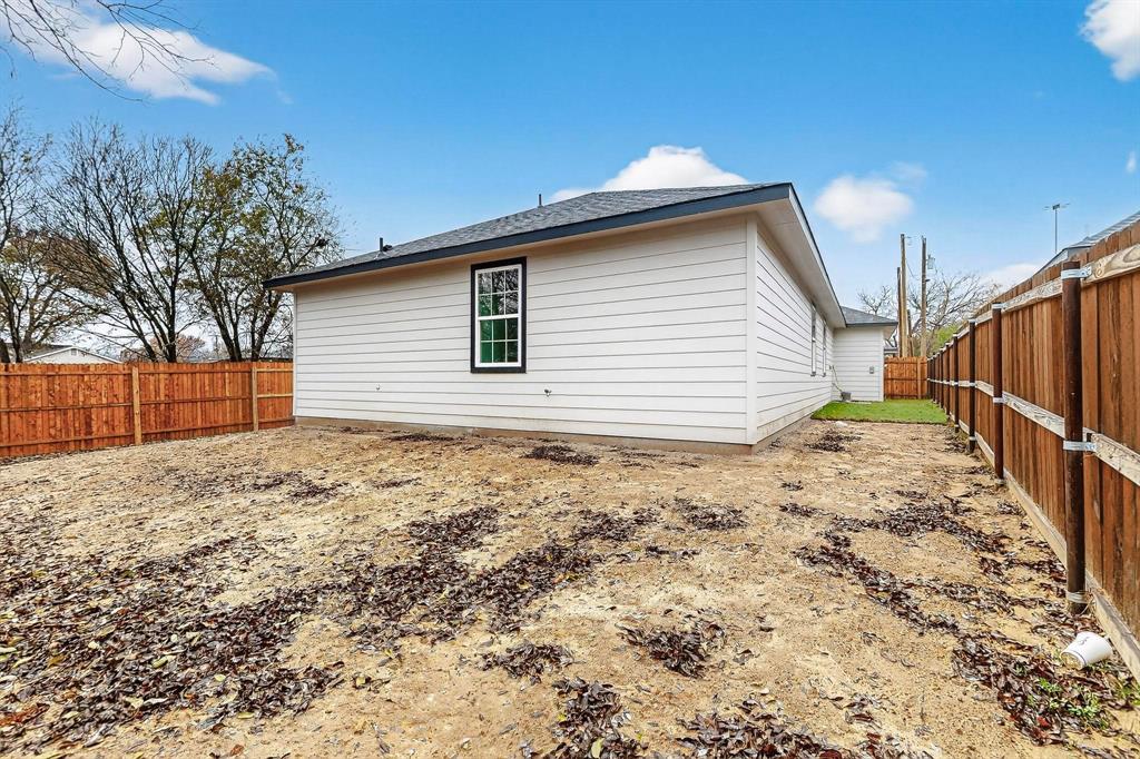 4523 Metropolitan Avenue Property Photo 16