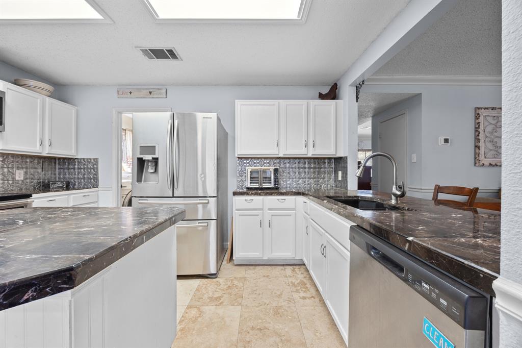 1001 Canterbury Trail Property Photo 14