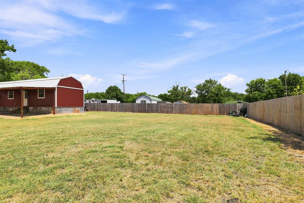 933 Scott Property Photo 3