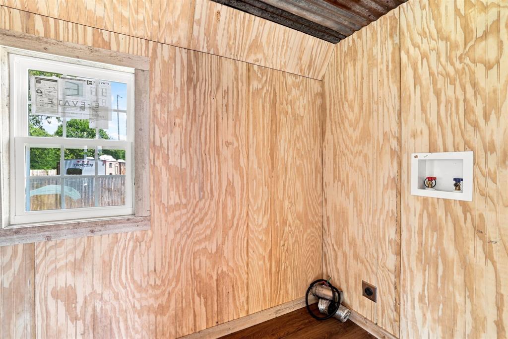 933 Scott Property Photo 12