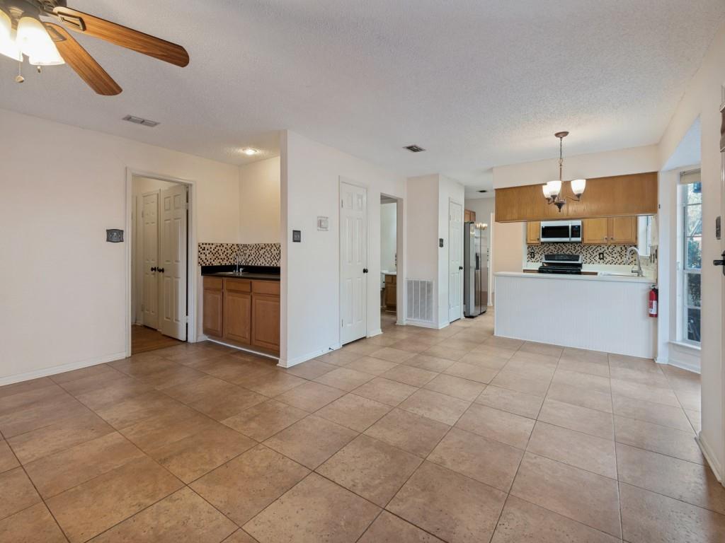 606 Berkley Drive Property Photo 7