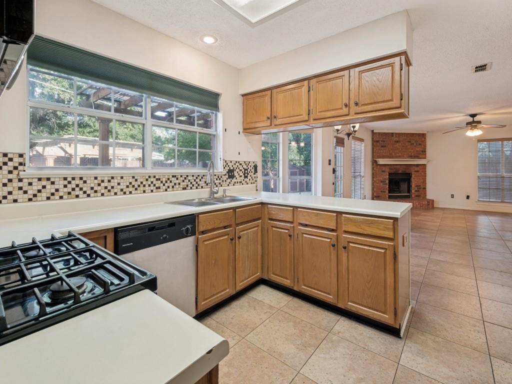 606 Berkley Drive Property Photo 8