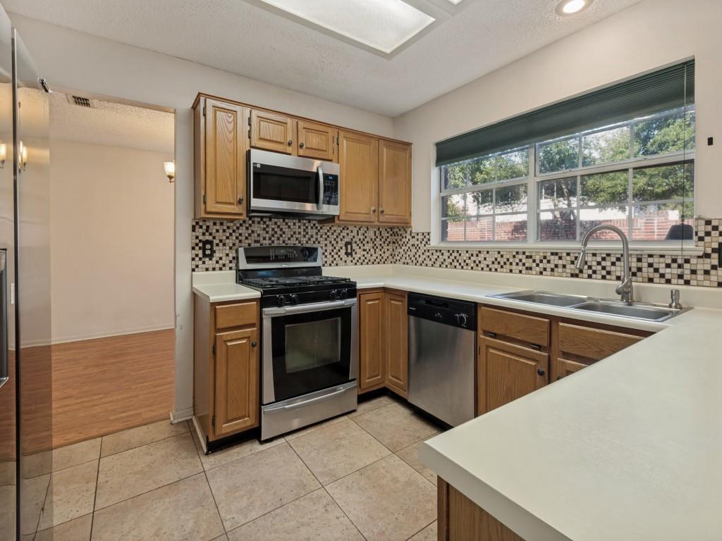606 Berkley Drive Property Photo 9