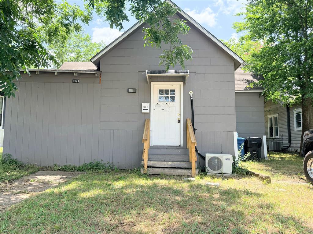 1324 W Morton Street Property Photo 1