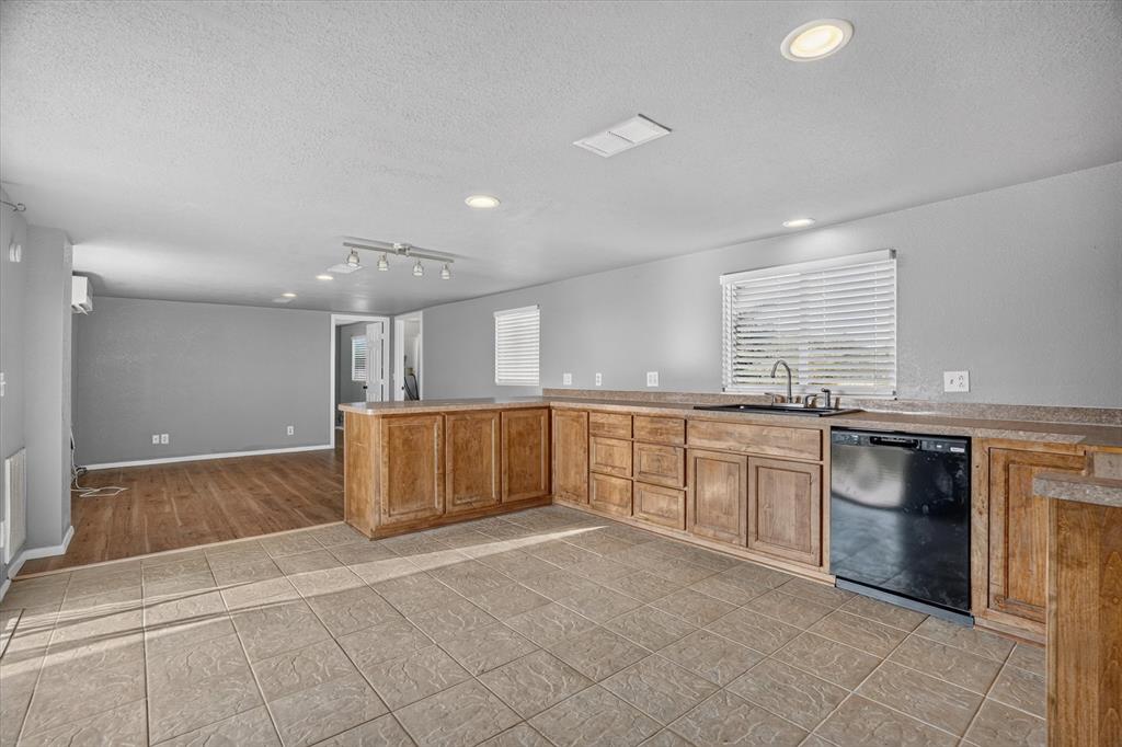 3205 Oak Hill Drive Property Photo 2