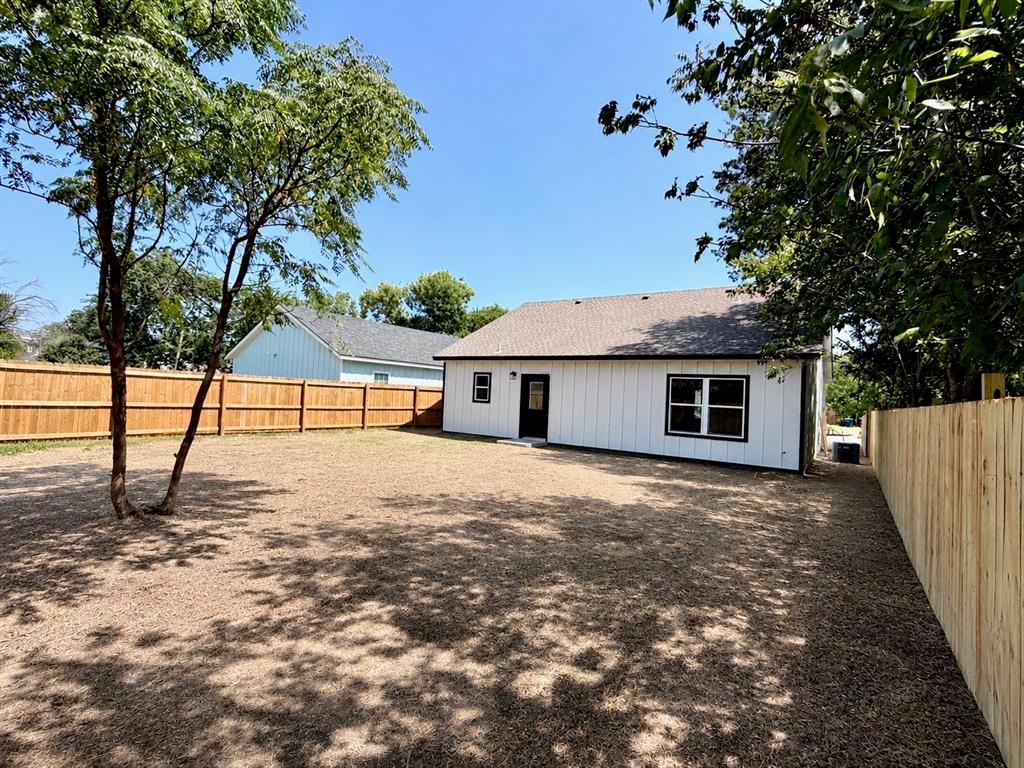 1613 1/2 2nd Street Property Photo 2
