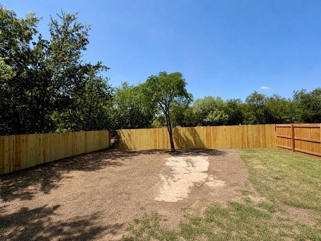 1613 1/2 2nd Street Property Photo 3